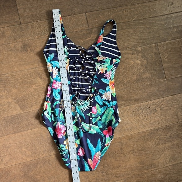 Tommy Bahama Reversible One Piece Lace Up Swimsuit Floral Stripes Size 8 - Picture 8 of 14